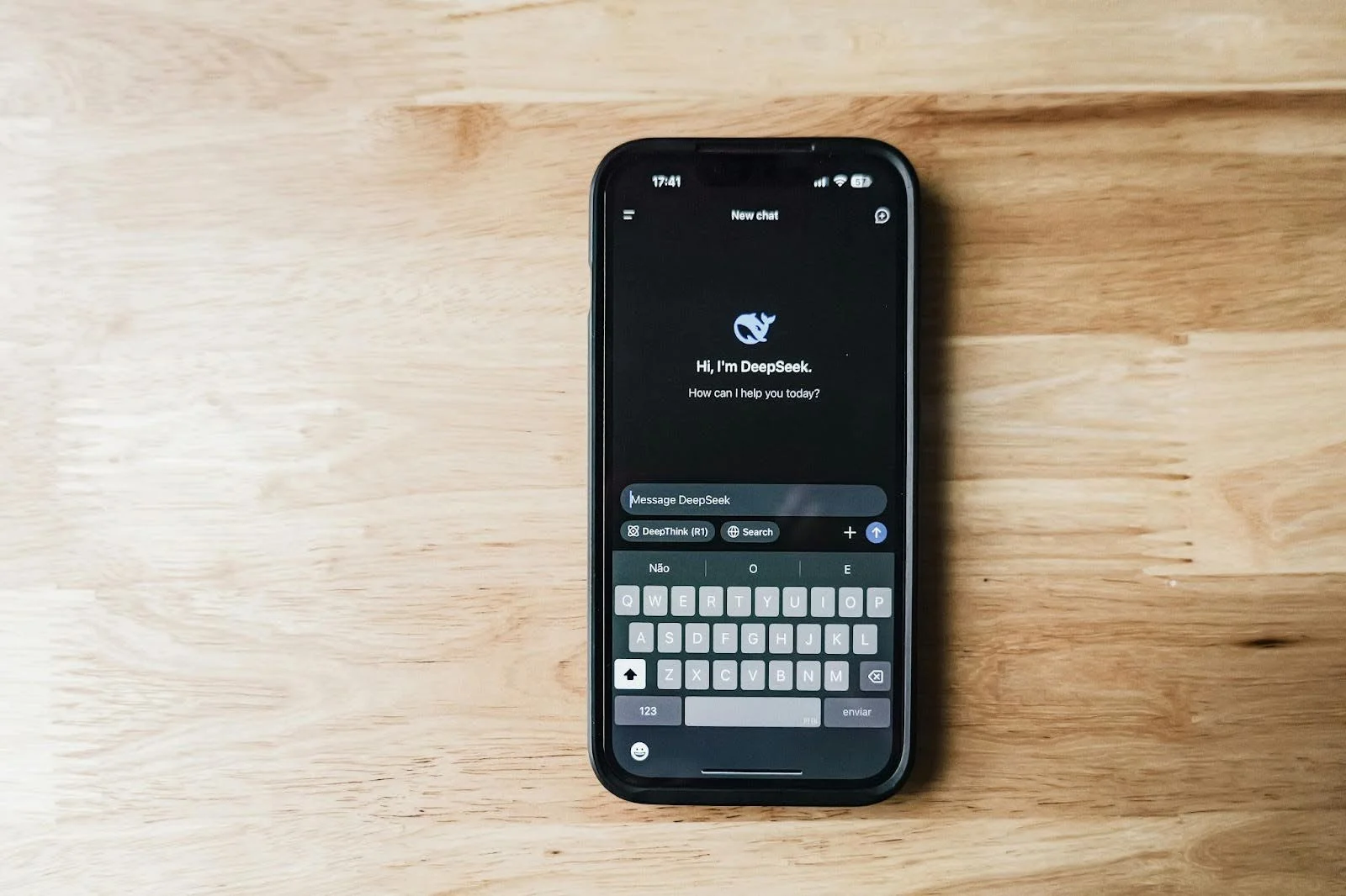 Pantalla de DeepSeek AI en un teléfono móvil