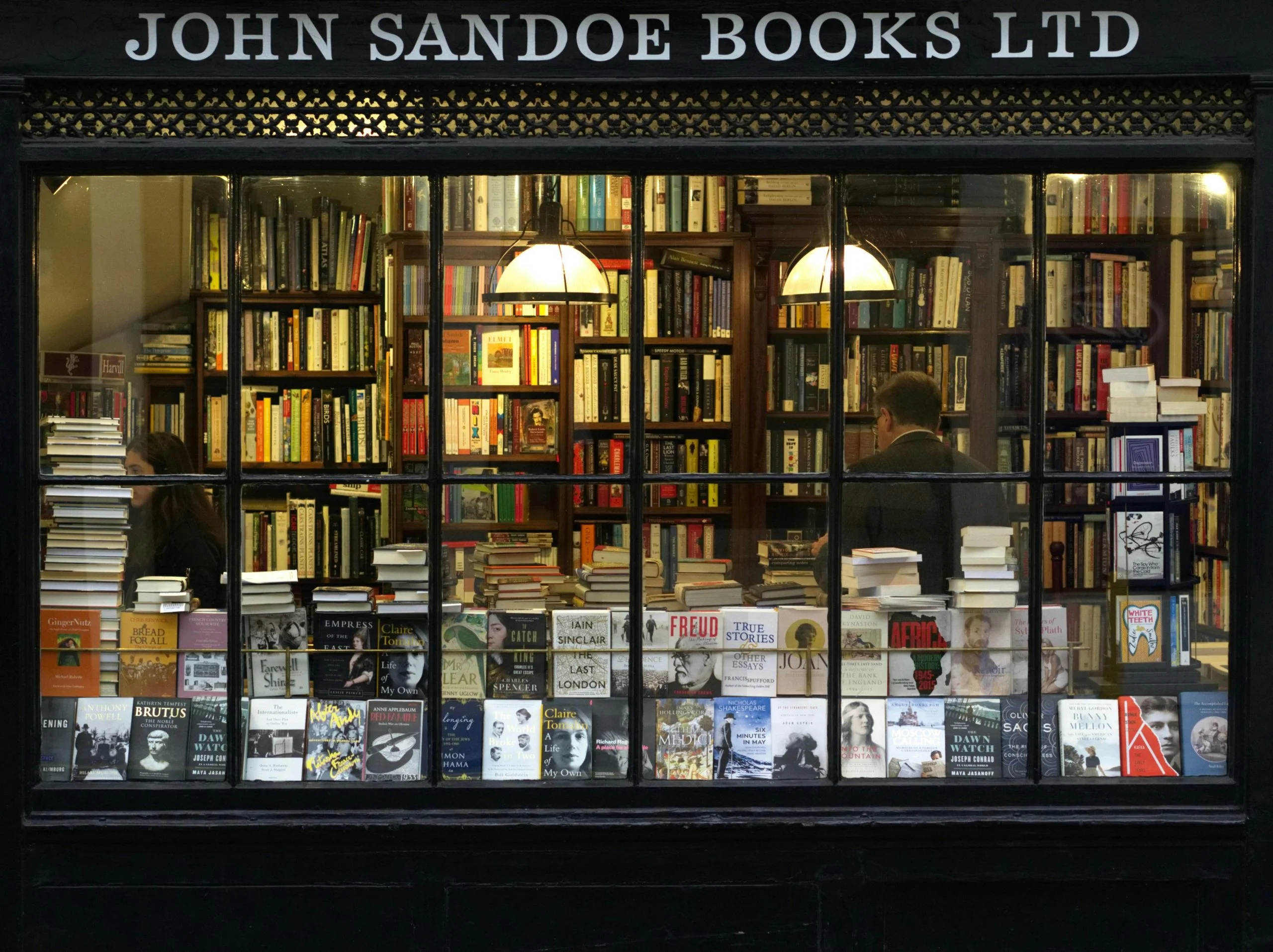 La fachada exterior de una librería local